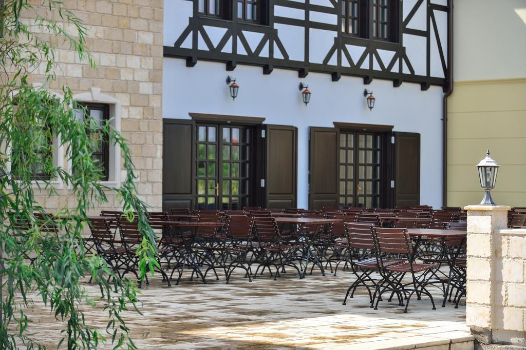 Hotel Castel Royal Mosnita Noua Exterior foto